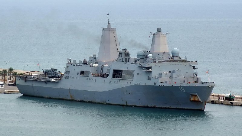 Десантно-вертолетный корабль-док "Меса Верде", США